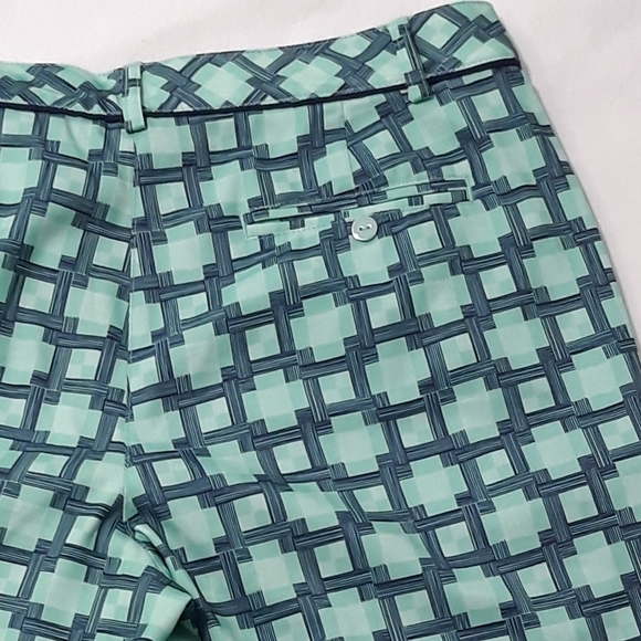 Lady Hagen Women's Printed Green and Black Zippered Short Size 6 - Picture 5 of 8